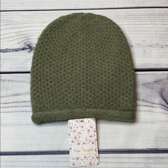 Free People Accessories - NWT FREE PEOPLE DREAMLAND KNIT BEANIE